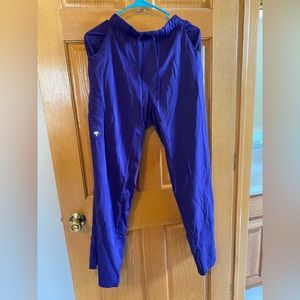 Gently used in great condition scrub pants. From smoke free home